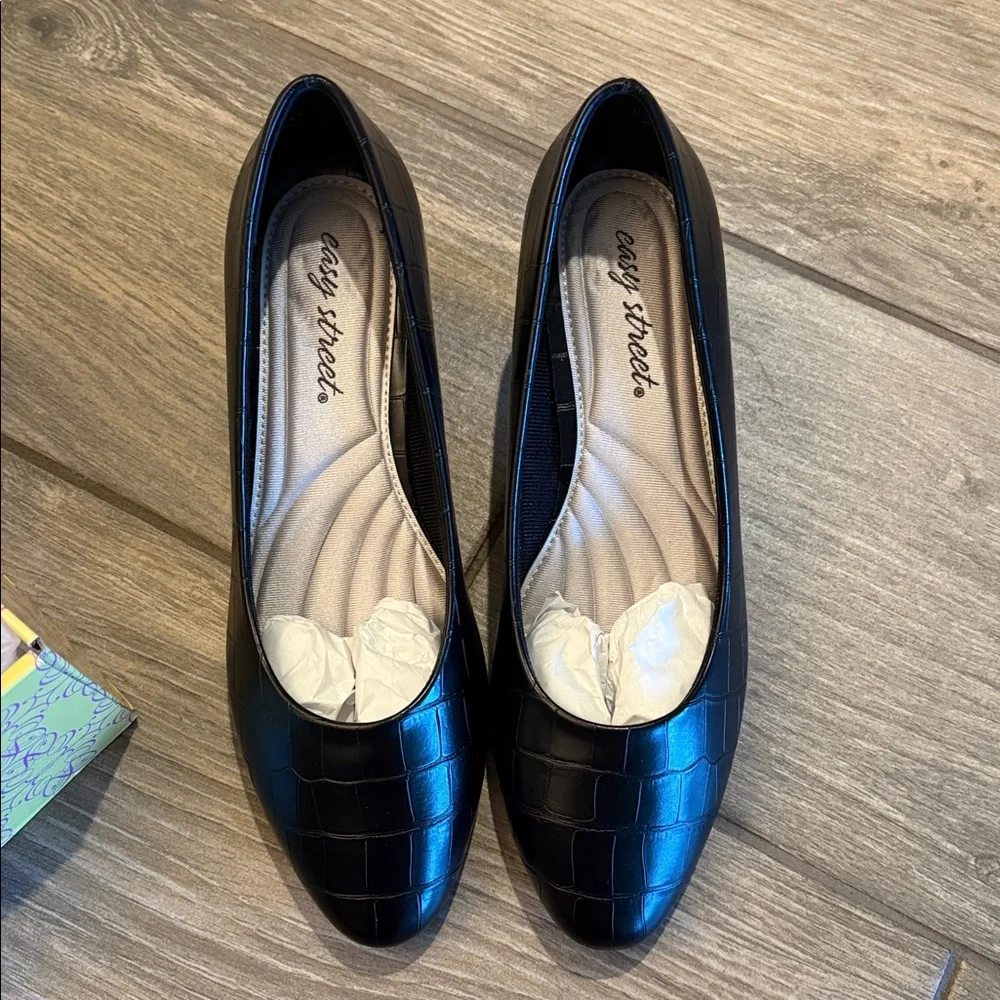 Easy Street Black Croc-Patterned Heels Sz 8 W